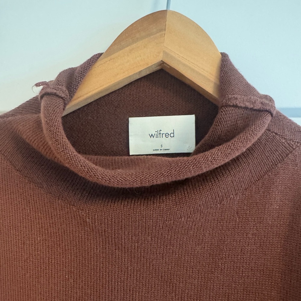 Wilfred Chestnut Knit Turtleneck